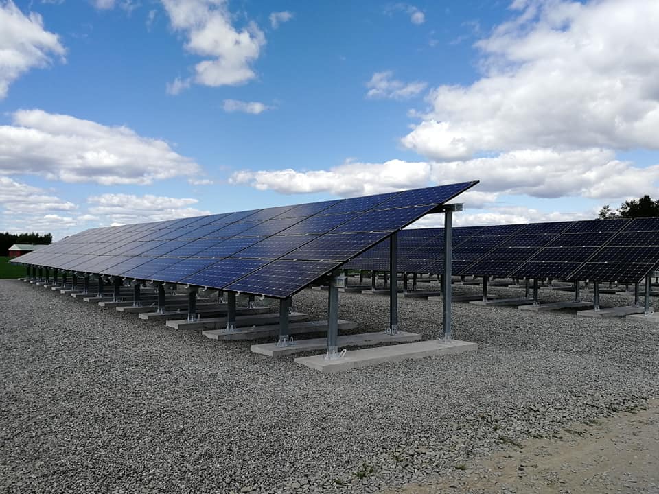 Naps_Solar's tweet photo. Aurinkovoimaa Pöytyällä. Kaksin kerroin.
#aurinkosähkö #aurinkovoimala #lähienergia

https://t.co/FmkJ8WMQKJ https://t.co/RX6saYYoHU