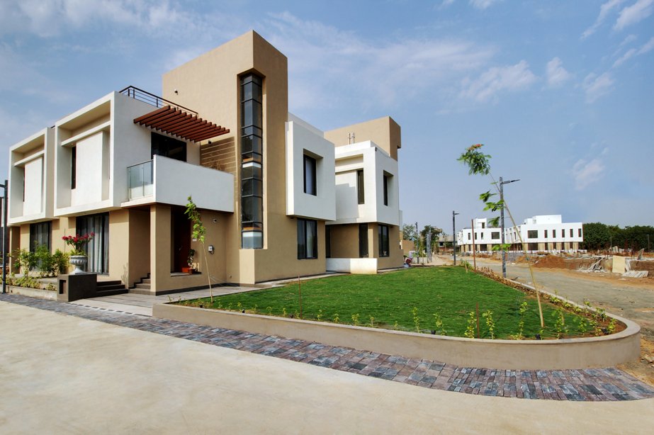 sakariya_group's tweet image. Sample Villa Ready

#SvayamSymphony Luxurious 4BHK Bungalows
Call us today to schedule a tour of your new home! +91-78 20 00 99 00

Location: Opp. Madhubhan Resort, Anand - Sojitra Road, Anand