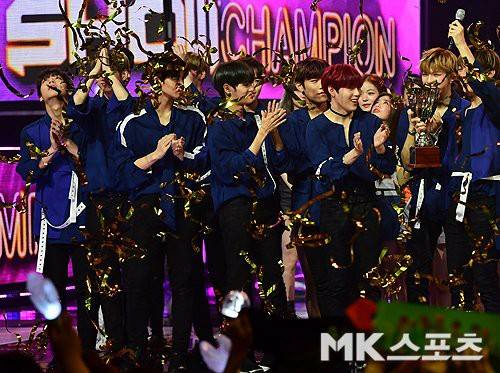 KangDanielPH's tweet photo. [PHOTOS]
Wanna One 'LIGHT' 2nd Win stage photos.

c. as watermarked

#LIGHT2ndWin #WannaOne #KangDaniel #강다니엘 #KangDanielPhilippines https://t.co/aDt1XxXGw9
