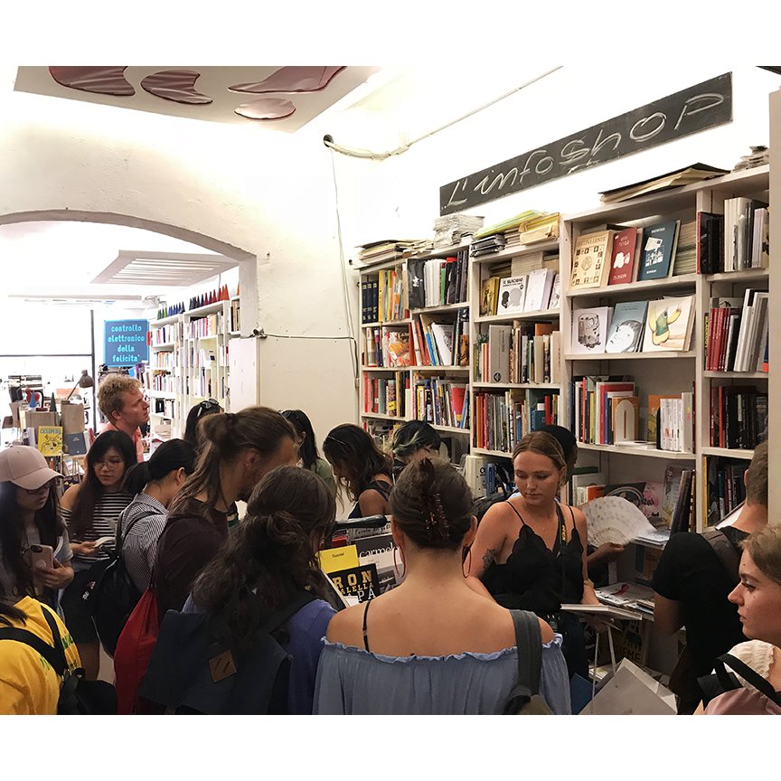 ClementeBotelho's tweet photo. Sheridan Italy students embracing the visual delights of rare illustration and visual narrative publications at unique MODO INFOSHOP- Grazie Francesco and staff! #modoinfoshop #italybyclemente #illustration #illustrazione #illustrazioni #leggereindipendente #booklovers #bologna https://t.co/7YbrW3VUHI