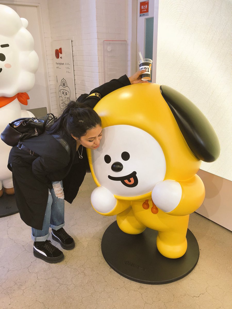 jdineao's tweet photo. #BT21 #ChiCook (#Chimmy + #Cooky) feels. #Jikook ~~♡
#BTS #JIMIN #JUNGKOOK
#TB #LineFriends cafe and store #LINEFRIENDSxBTS #Itaewon #Seoul #SouthKorea🇰🇷 https://t.co/8uiCwjc0Co
