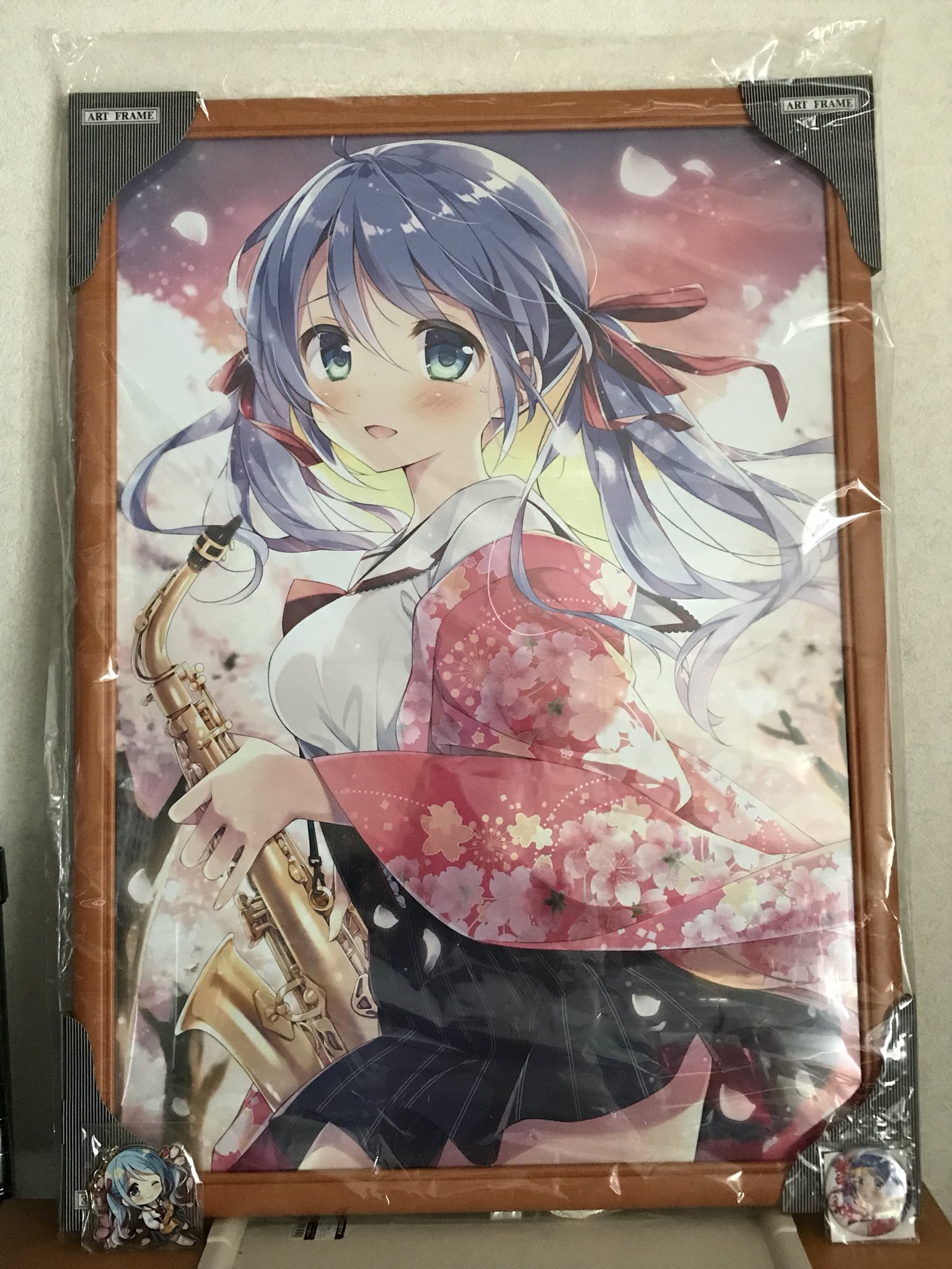 トリもどき 届いたので早速報告 すいみゃ Suimya 先生の絵師100人展の複製原画です 左下のサイン会の時のアクキーと比べてこの大きさ せせらちゃん最高すぎる 本当に買ってよかった すいみゃ先生 素晴らしい作品を本当に
