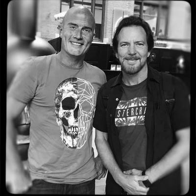 Eddie Vedder draagt nummer Black op aan Sjors uit Valkenswaard: 'A guy I met today' dlvr.it/QXFhZP