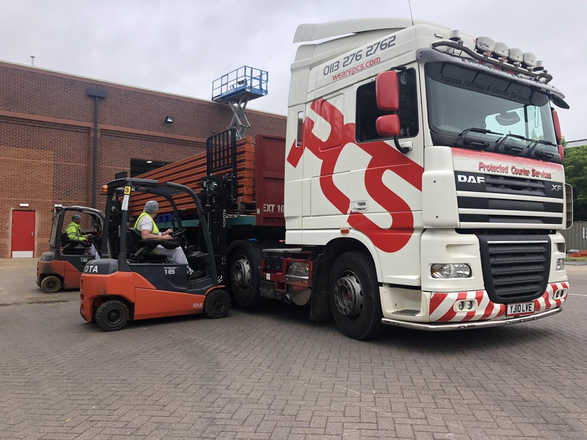 PCSLeeds's tweet image. #Flatbed trailer services now available at #PCS to book please call 0113 276 2762. #PCSLeeds #Nationwide #Haulage #LeedsBusiness #Leeds #WestYorkshire #DAF