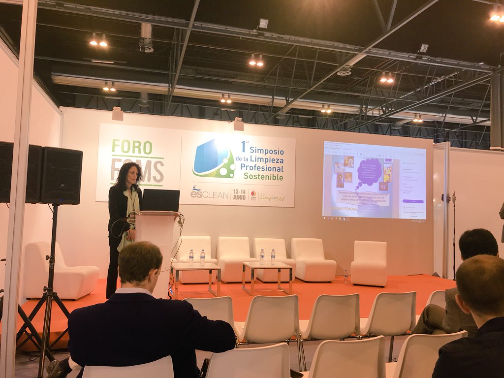 maburdeos's tweet photo. La sostenibilidad en la detergencia profesional #EsClean2018 @Cleanity_es Pilar Espina de ADELMA https://t.co/sff9v1zNmW