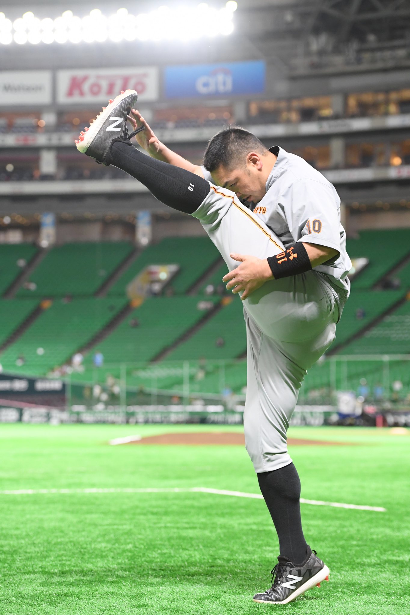 元原監督、阿部慎之介選手のユニフォームです