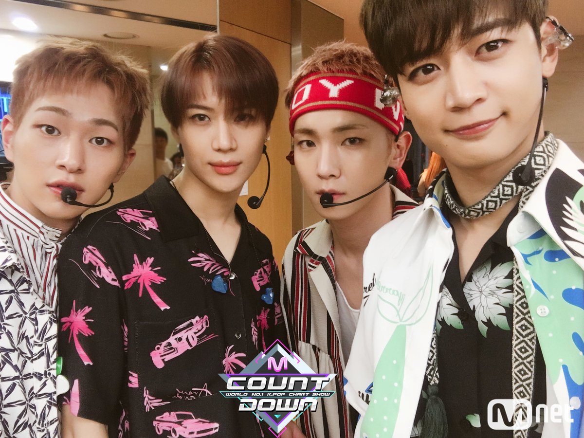 MnetMcountdown's tweet photo. 흐린 날씨에도 #샤이니 셀카 한 장 이면 여러분의 마음에 무지개가 뜨지요! 10주년을 하루하루 멋지게 장식 중인 멤버들! The Story of Light EP2. #IWantYou 최초공개로 잠시 후 6시! 여러분과 만납니다~이따 봐요! https://t.co/L19HtEaelv