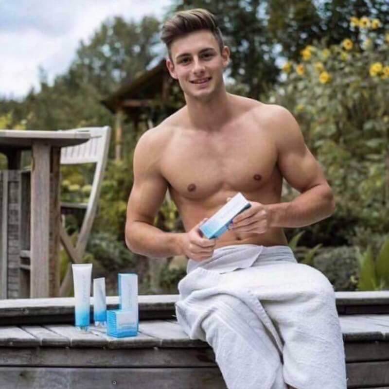 SecretThrough's tweet image. 💐💐ลูมิเนสส์ชุด 4 ชิ้น 
1. คลีนเซอร์ ช่วยลดสิว หน้าหมองคล้ำ ชำระล้างสิ่งสกปรก 
2. เซรั่ม ย้อนวัย ลดริ้วรอยทั้งใบหน้าและรอบดวงตา
3. ไนท์ รีแพร์ ช่วยลดเลือนจุดด่างดำ ผลัดเซลล์ผิวให้ดูสดใส
4. มอยส์เจอไรซิ่ง SPF30 ให้ความชุ่มชื้นเซลล์ผิว ปกป้องแสงแดด 
#Jeunesse สินค้าย้อนวัยระดับโลก