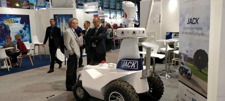 TBC_France's tweet photo. Le #robot autonome de #sécurité #JACK de TBC-France est particulièrement bien reçu par le secteur de la défense à #Eurosatory2018 https://t.co/oIoIZAGRuS https://t.co/IxosU46qLT
