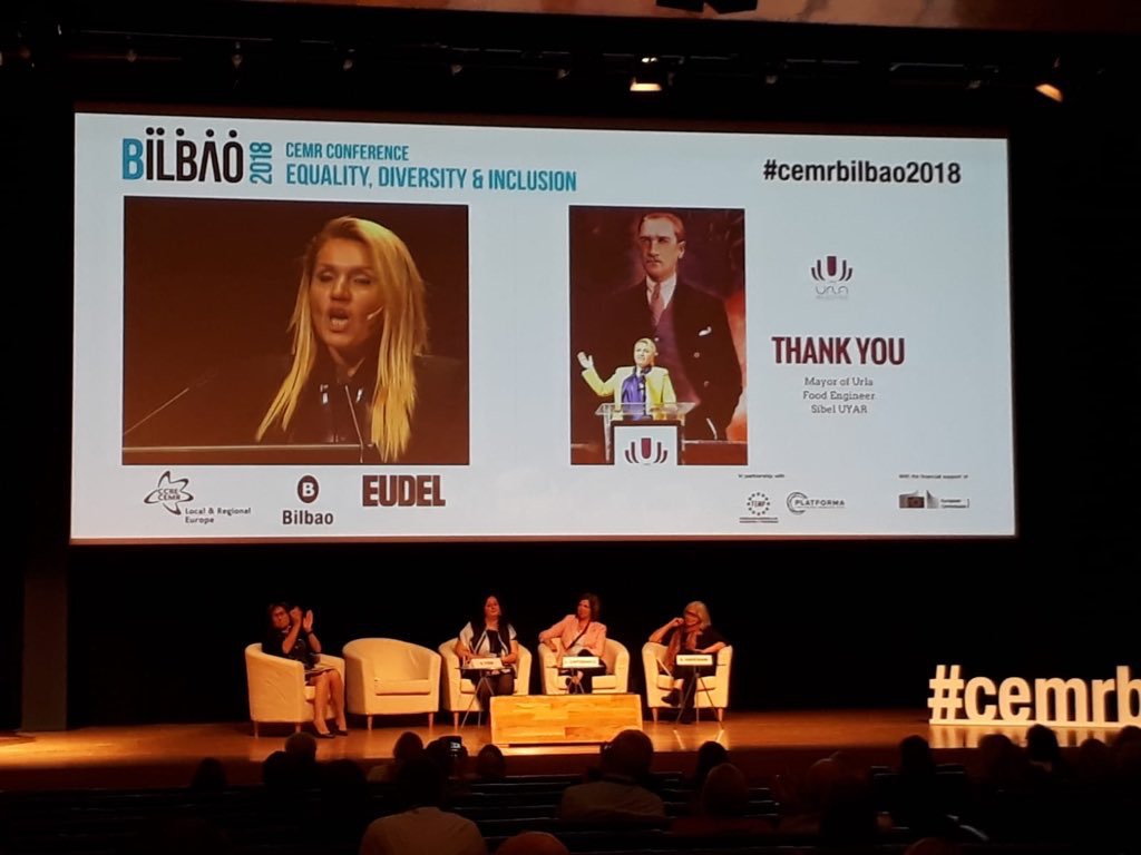 urlabelediyesi's tweet photo. Uyar, Bilbao’da Urlalı kadınları anlattı
Detaylar; https://t.co/eZe5SzJ9Iu #UCLG
#CEMRBİLBAO2018 #urlabelediyesi #urla #sibeluyar https://t.co/vSl3XrODfI
