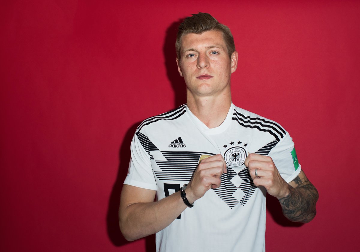 fifaworldcup_de's tweet photo. 🇩🇪📸

@JB17Official 😎
@matshummels 🎩
@ToniKroos 🦅
@esmuellert_ 🤩

#WM2018 #GER https://t.co/gs8ihShh3a