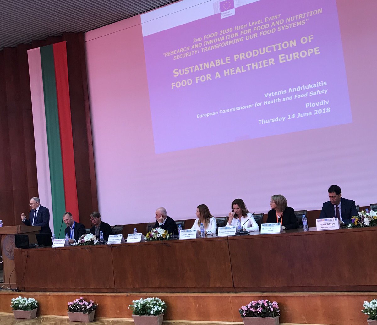 Laura Fernandez (@laurferndz) on Twitter photo 88 million tones of food wasted in EU annually, 143 billion euro - wouldn’t it be nice to use that money to improve our agricultural sustems instead? <a href="/V_Andriukaitis/">Vytenis Andriukaitis</a> #FOOD2030EU 88 million tones of food wasted in EU annually, 143 billion euro - wouldn’t it be nice to use that money to improve our agricultural sustems instead? <a href="/V_Andriukaitis/">Vytenis Andriukaitis</a> #FOOD2030EU