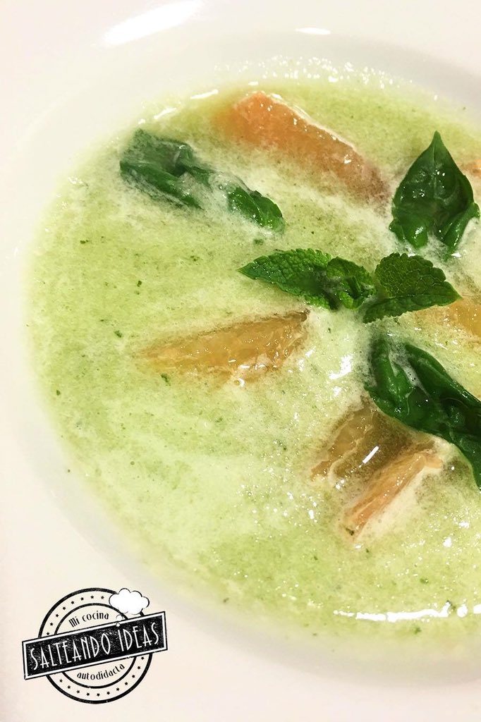 salteandoideas's tweet photo. SOPA DE MELÓN CON ALBAHACA Y ARANJA

Ahora que va llegando el buen tiempo no os apetece una sopa fresca?
Está deliciosa y hasta podéis presentarla en vasitos pequeños para impresionar a vuestros invitados.
Receta:
https://t.co/eJYumuUYE5 https://t.co/CUCb3XodEm