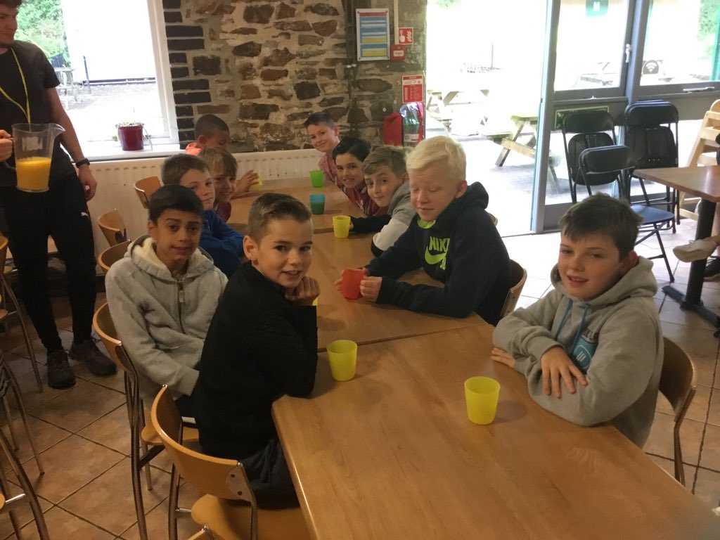 Beaconrise1's tweet photo. Some slightly shocked faces at my cheery disposition this morning! #sleepyfaces https://t.co/8bT3AQQEPu