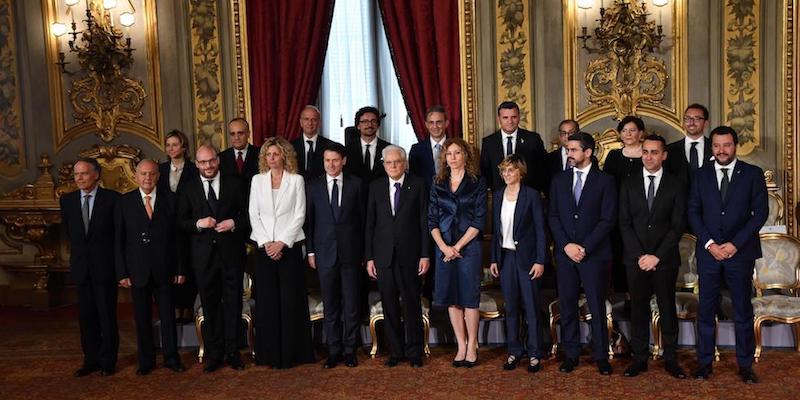 massimoprearo's tweet photo. Trova le intruse.
#DominioMaschile
#GovernoDelCambiamento https://t.co/oCYU0amAAc