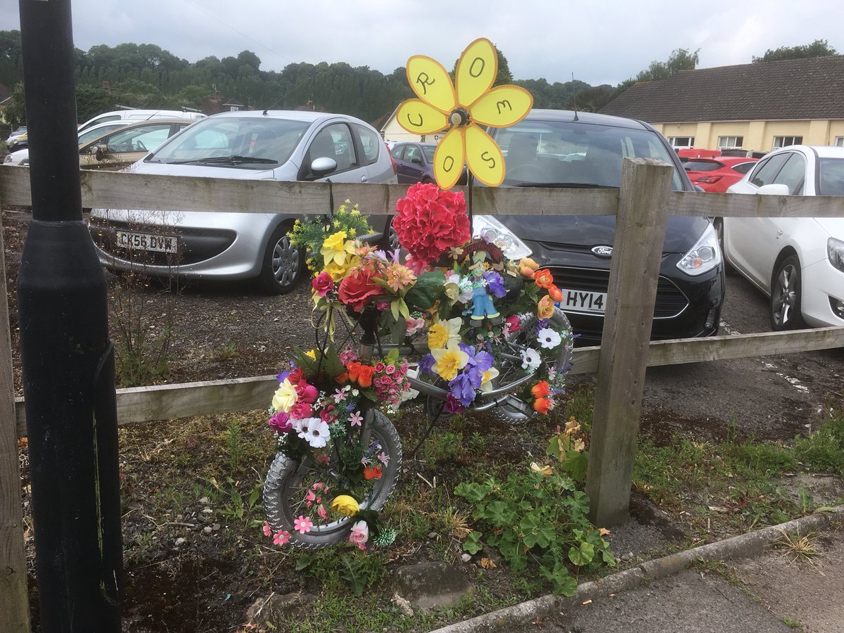 UskTownCouncil's tweet photo. One of the first bikes to go out for this years Usk Bike Off is this gorgeous little floral bike near the @Velothon feed station in Usk it says βCroesoβ which means a big Usk welcome for the Velothon again this year! #cycleusk #velothonwales #velothon https://t.co/4rwNEPKtj3