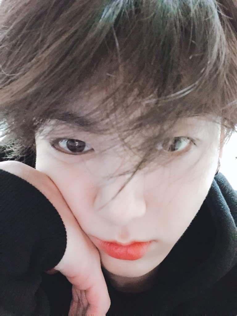 jkookie_taetae's tweet photo. soulmates 👬 #BTSPromParty #2018BTSFESTA #BTS #5thFlowersPathWithBTS #taehyung #jungkook #taekook #vkook @BTS_twt https://t.co/Vc4yI9Sxkz