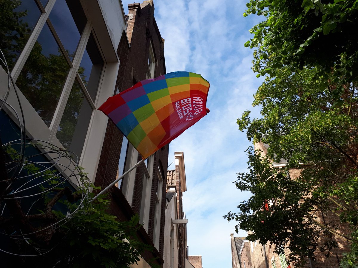 Blij met de nieuwe vlag  #rozezaterdag  #RozejaarGouda als warm welkom !