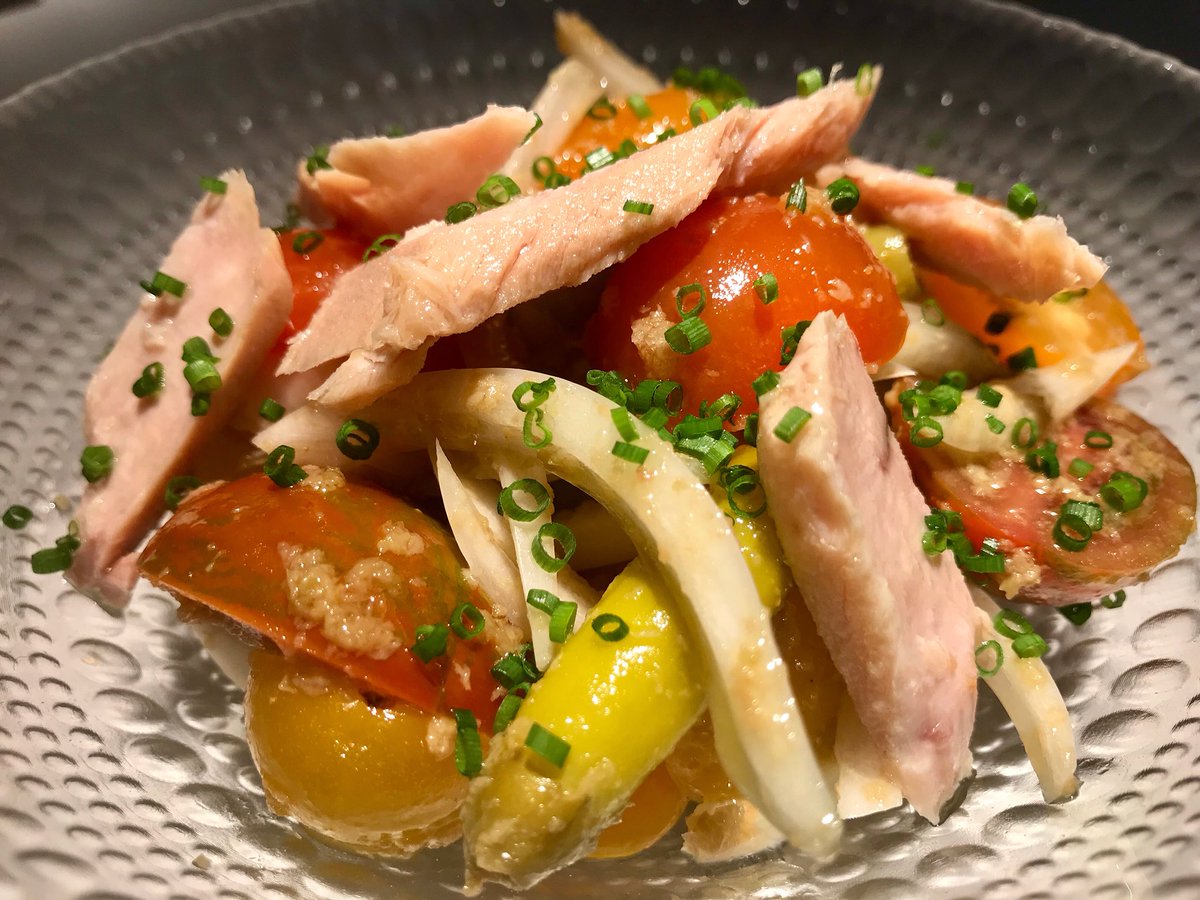 uainconcept's tweet photo. Amanida sana, fresca i saborosa molt adient per combatre la calor d’estiu! 🥗😅☀️ #uain #uainconcept #gastrobar #bardevins #gastronomia #amanida #lescala #costabrava #emporda #newproject https://t.co/ad2l7C3E6u