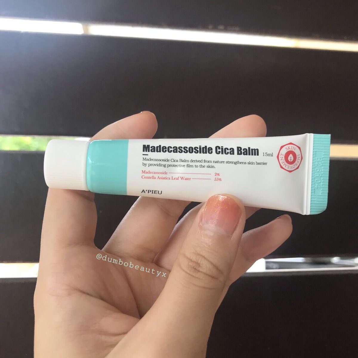 harib0bo's tweet photo. ʿ A’pieu : madecassoside cica balm ʾ
น้องตัวนี้เป็นตัวเดียวที่มีกลิ่น จะเป็นฟีลยาหอมๆทาแล้วรู้สึกได้รับการรักษาดีอ่ะ แต่เนื้อหนักอยู่นะคับ เวลาทาคือแต้มนิดเดียวก็พอเดะอุดตัน ผลลัพธ์สำหรับเราไม่ค่อยช่วยรักษาสิว จะช่วยเรื่องรอยนิดหน่อย ถ้าใช้ต่อเนื่องกว่านี้น่าจะลดรอยได้เยอะเลย☘️ https://t.co/jb24TCMdGD