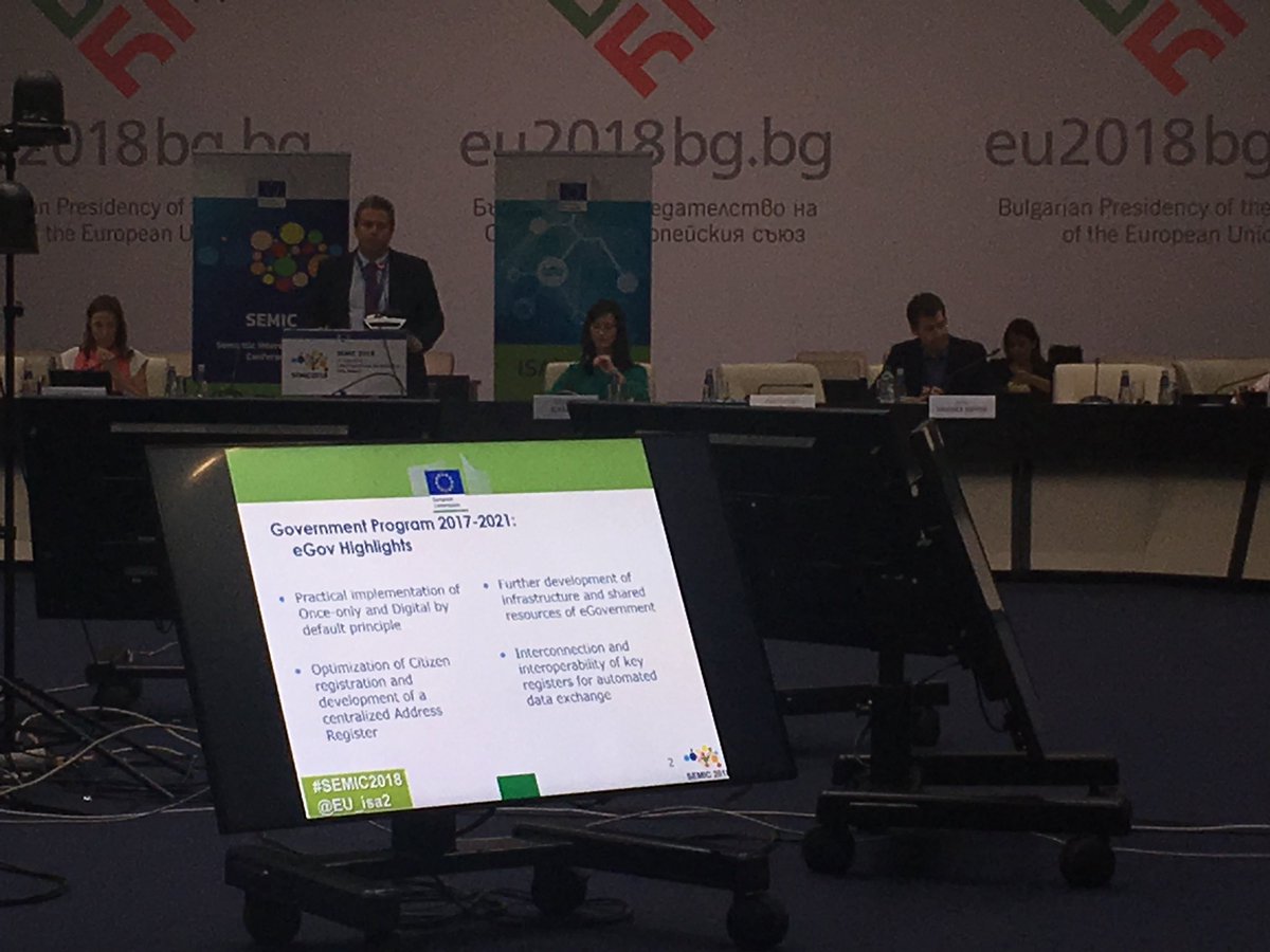 MichaelaFuehrer's tweet image. @alexanderyolovski says that the most important goals of the #Bulgarian eGov Strategy are #onceonly and #DigitalbyDefault! #SEMIC2018 @EU_ISA2 #TOOP #SCOOP4C