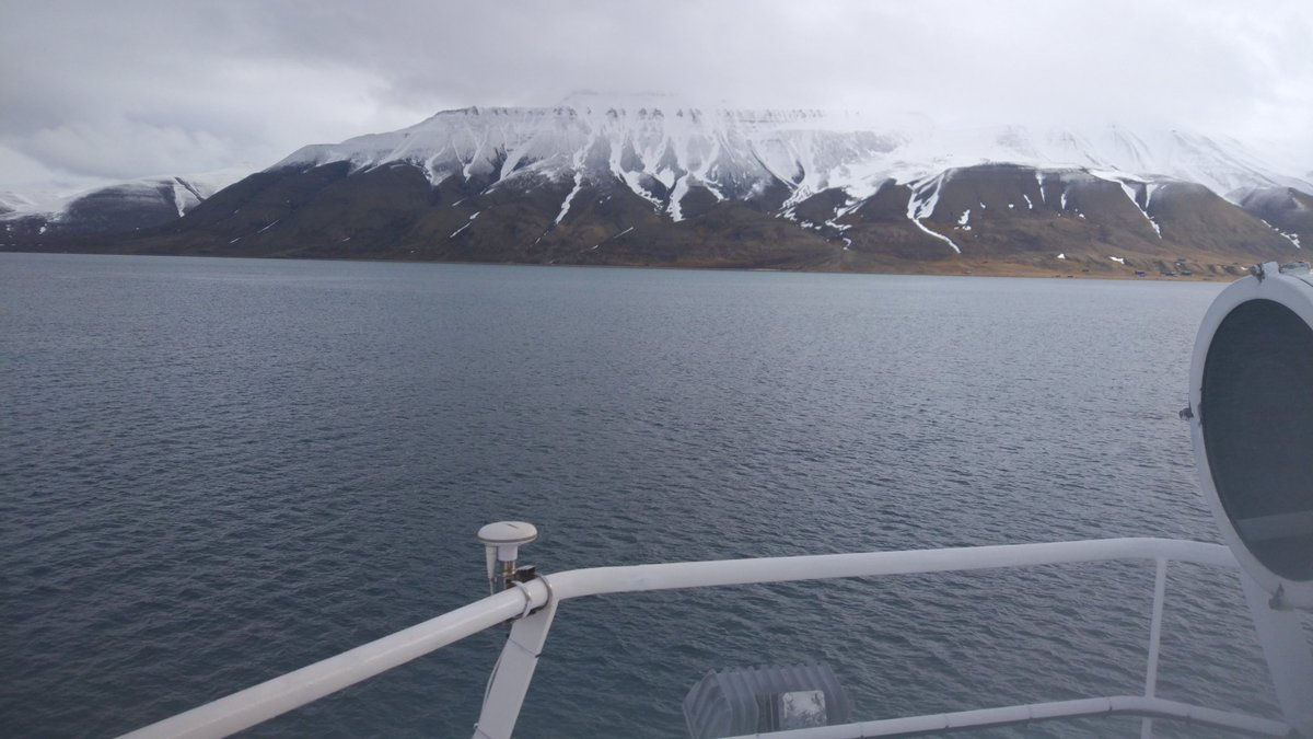 EO_OPEN_SCIENCE's tweet photo. Off we go to Tunabreen #glacier!! We already got nice views from Space... Now let's see it a bit closer... ❄️🚢❄️
#ESACTC18 https://t.co/zUc8znZNMr