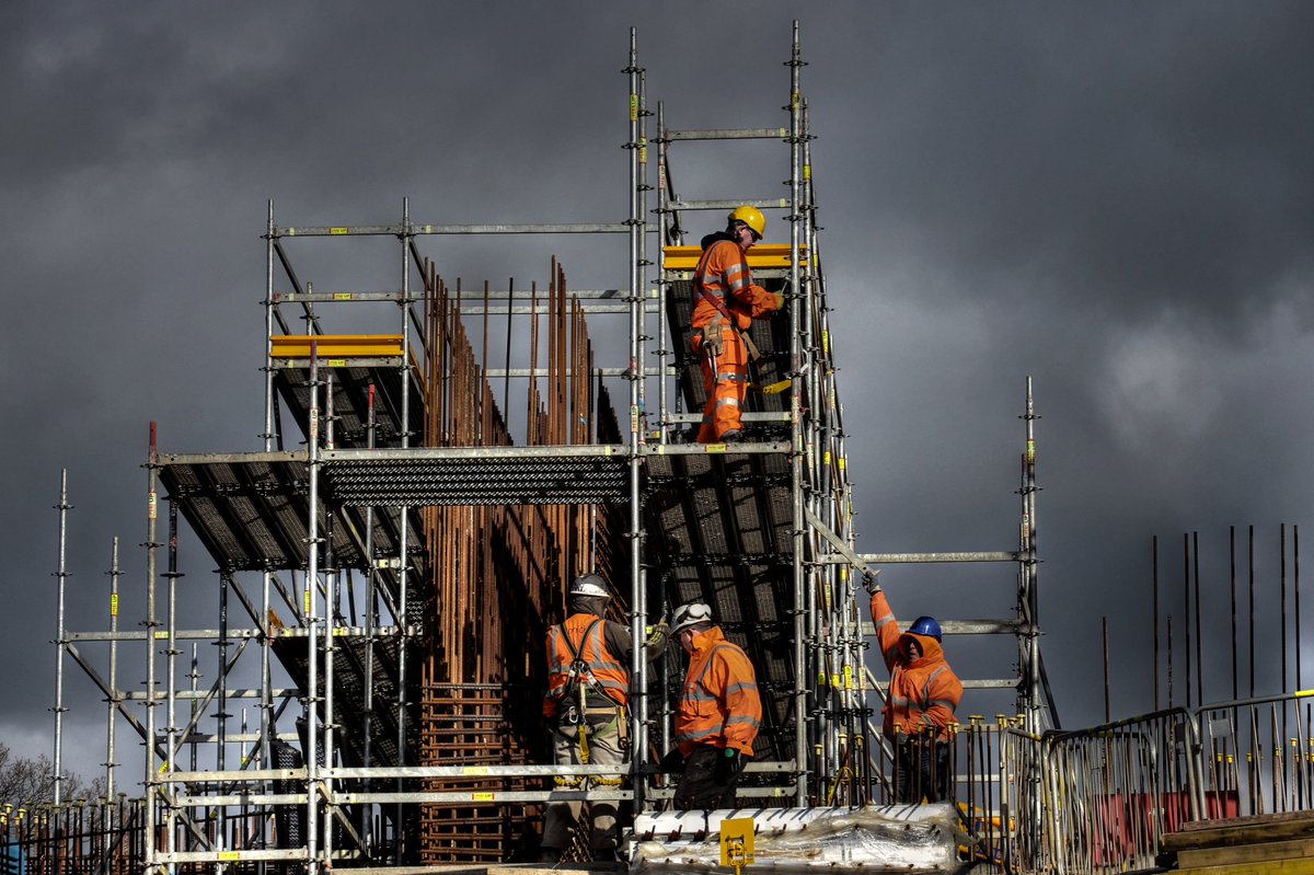 OatfieldRS's tweet photo. Recruiting now for BRICKLAYERS, HOD CARRIERS &amp; FORKLIFT DRIVERS. 
London area &amp; all long term contracts 👷‍♀️🔧👷‍♂️⚒🏗🔨 #thursdaymorning #brickies #bricklayers #hodcarrier #forkliftdriver #bricklife #bricklaying #recruitment #applynow #job #london #work #thursday #jobs https://t.co/jBltvh6Zi5