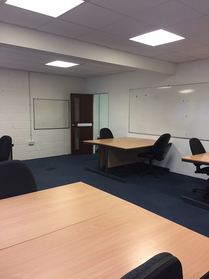 DeskhopperLtd's tweet photo. We currently have an office to rent. £850 pcm furnished. Incl utilities &amp; refreshments. 4.62m x 7.06m (15' 2" x 23' 2"), suitable for 8-10 people. Ideally located 100 meters from Yate train station offering routes to Bristol, Bath &amp; Gloucester. Contact https://t.co/OkAvscue4Z https://t.co/n8i8BetDaq