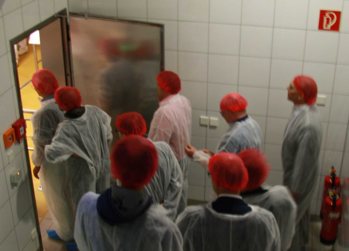 osbeeorg's tweet photo. Into medias MEGA: participants of our OS.bea kick-off explored the inner workings of our host’s meat factory. They met with steak, bacon and sausages in monstrous amounts. Thanks to MEGA for letting us into their sanctuary – and for keeping us well-fed! #OSbee #Eclipse https://t.co/HVk6mQmWE5