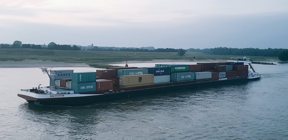 ShippingFactory's tweet photo. #shipping #containers over #theblueroad to @PortofAntwerp &amp; @PortOfRotterdam #binnenvaart #winning https://t.co/iJAvBItseR