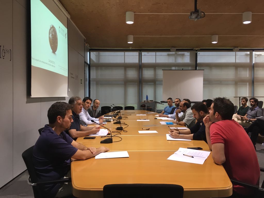 COLEF_CV's tweet photo. El COLEF CV reunió el martes a expertos en pilota valenciana para debatir sobre el momento que atraviesa el deporte autóctono de la autonomía. Gran jornada que permitirá extraer conclusiones que ayudarán a mejorar esta disciplina

➡️ Noticia: https://t.co/sWz6V0P1Ce https://t.co/7ETiFyAlns