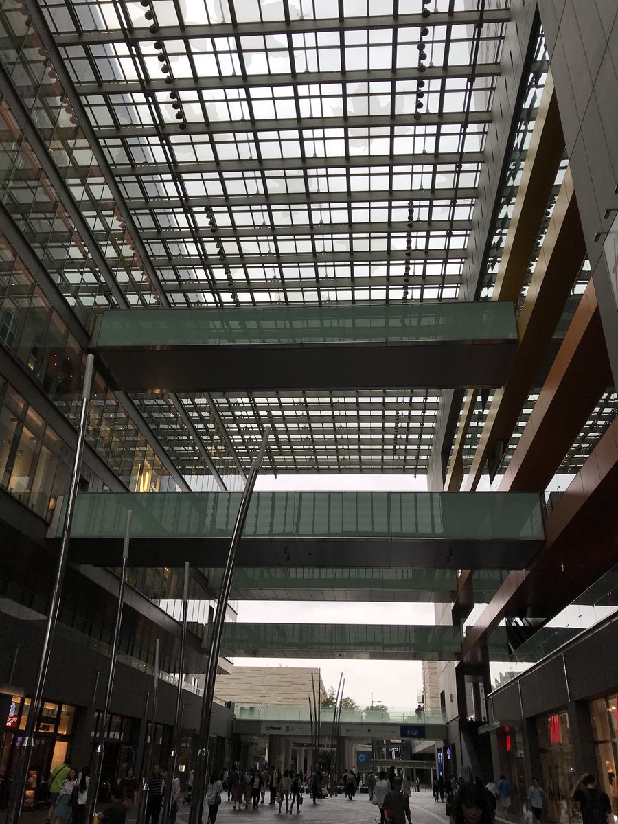 二子玉川は 人生が正しくない人お断り 感がすごい 少なくとも見た感じ多様性がゼロに近い ドラマのセットとエキストラみたい Togetter