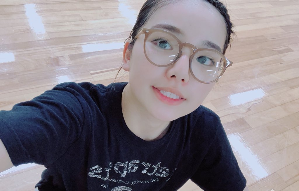 Devil No Id Official Twitterissa どうも かりんです 前髪なしのメガネだと 少年感強くなっちゃう 笑 また夜にcover動画あげます ちぇけらっっ でびのかりん T Co 8a8osbemsw Twitter