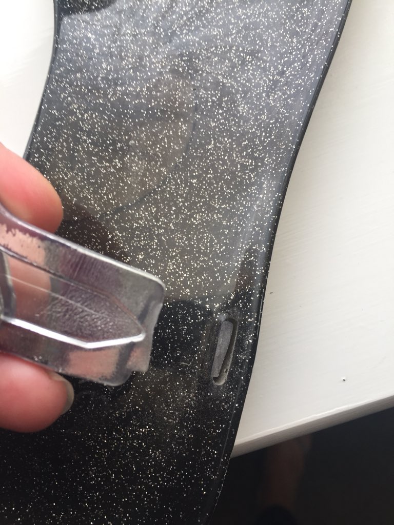 Gemsie29's tweet photo. @nextofficial Unhappy as now both pairs of my sandals I brought late last summer have snapped as I was walking in them! #notimpressed #theyweren’t cheap https://t.co/AhOhH93Nx1