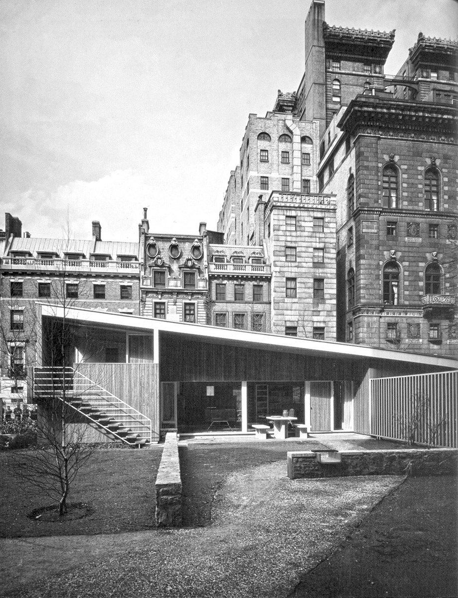 findelbloc's tweet image. ⭕️ ¿Te imaginas vivir en el jardín del #MOMA @MuseumModernArt ? 😍

MOMA Research House | 1949 | #NewYork | Marcel Breuer

#JuevesDeArquitectura #arquitectura #architecture #madera