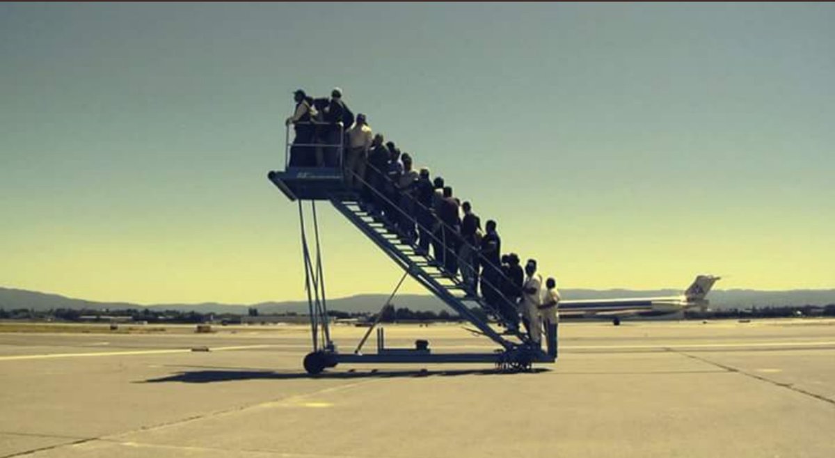annidicera's tweet photo. Gli azzurri che aspettano l'aereo per la Russia #Rusia2018 #Mondiali2018 #Russia2018WorldCup https://t.co/zpgKIEBnGU