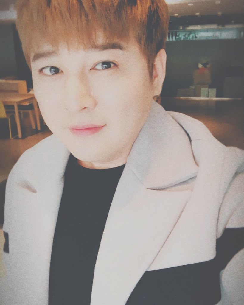thotyoungk's tweet photo. #OpenRp #StraightsOnly 
[Boyfriend!AU - Shindong]

the type of boyfriend to feed you, tell funny jokes, kiss your nose and treat you like the princess you are. ✨🌟

ideal date ideas: café hopping, beach dates, makeout sessions with chainsmokers playing in the background. ❤️ https://t.co/lQqGds6hTx