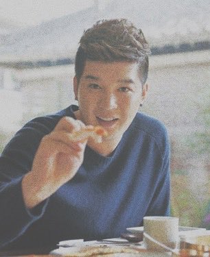 thotyoungk's tweet photo. #OpenRp #StraightsOnly 
[Boyfriend!AU - Shindong]

the type of boyfriend to feed you, tell funny jokes, kiss your nose and treat you like the princess you are. ✨🌟

ideal date ideas: café hopping, beach dates, makeout sessions with chainsmokers playing in the background. ❤️ https://t.co/lQqGds6hTx