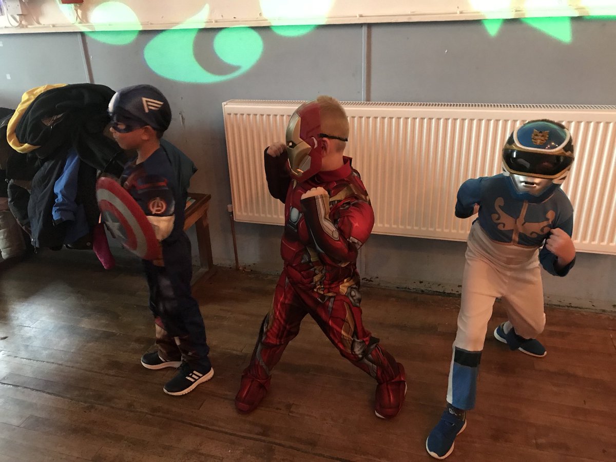 LynneKenmuir's tweet photo. Lots of happy little superheroes with some incredible dance moves at the Kilmarnock Young Carers party last night. Now on to day 4!! #CarersWeek2018 #YOTYP #YearOfTheYoungPerson @EACarers @EM_EACarers @JoanneLairdEACC @Zoe_EAYC @ryan_eayc @FR_JCEO_EACarer @FPirrie https://t.co/NNIE9zemM4