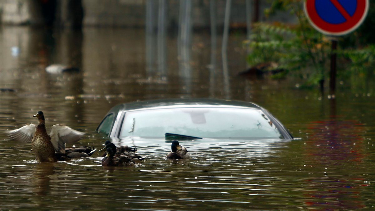 #inondations2018 : jusqu'à 1,4 milliards d'euros de dommages pour les assureurs :  goo.gl/XPBwS8 #assurance