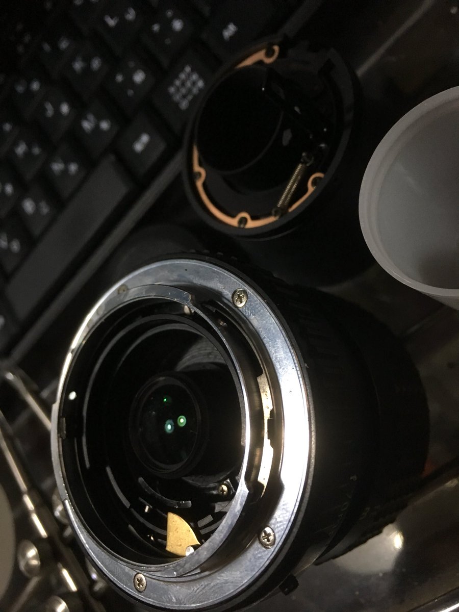 tomo7541's tweet image. 裏側のカバーレンズ外し、中を見たらカニ目で抉た後が、、、前のユーザーが断念したみたいだ(ToT)。

#PENTAX
#AZOOM