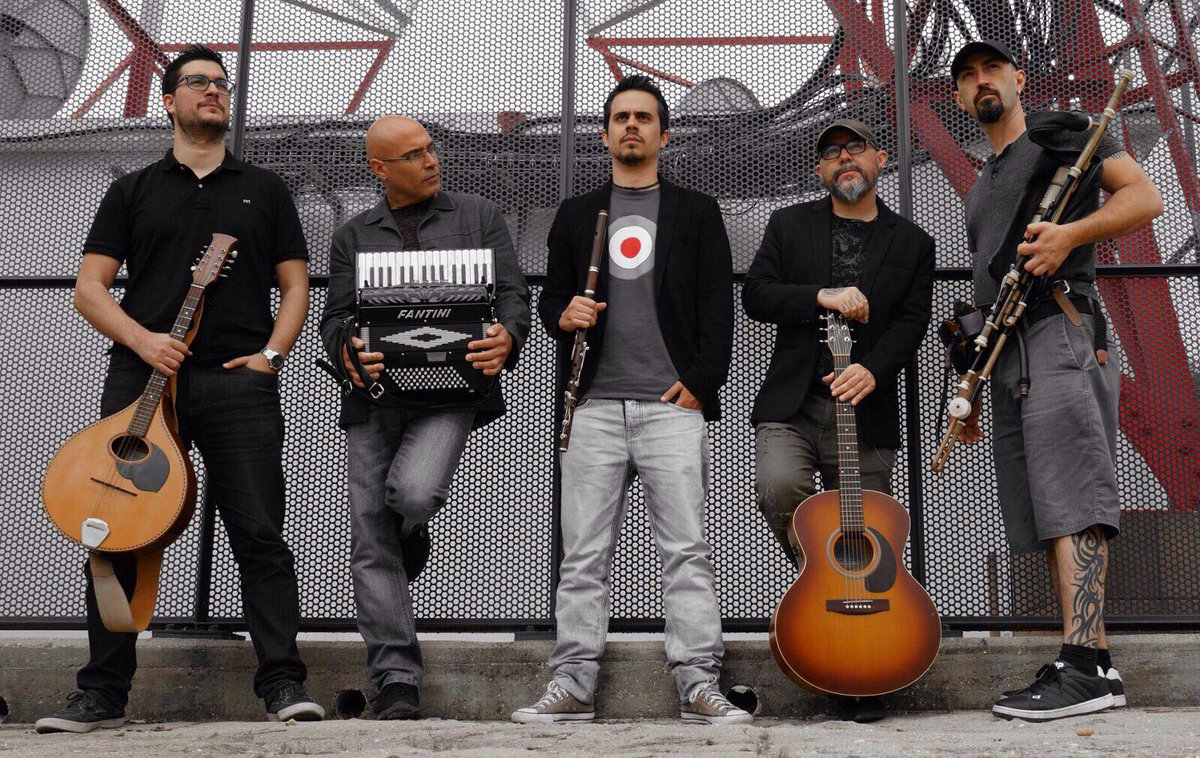 NochesAlcazar's tweet photo. Este viernes tienes una nueva oportunidad de asistir a las #NJRA18 con #StolenNotes, que presentan en sociedad su nuevo trabajo, "The Ocean Road" (tercer álbum), conmemorando sus más de 10 años como formación. Si quieres acercarte a la #músicacelta, ¡este es tu concierto! https://t.co/NSWN9nfiGk