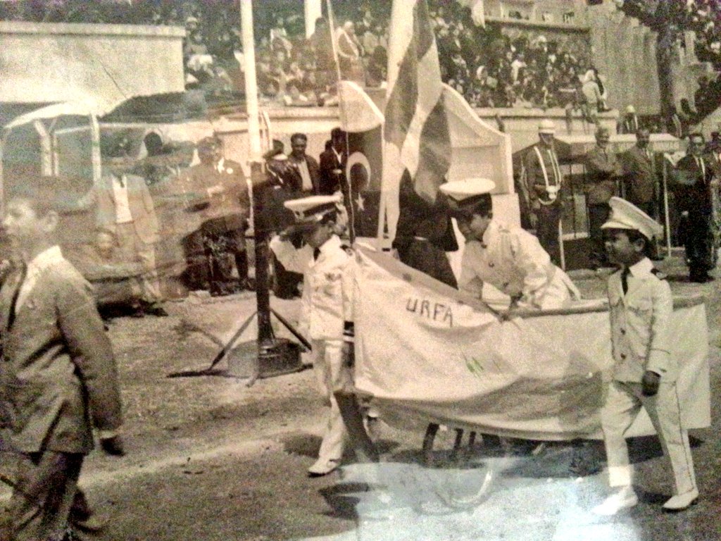 YusufSabriDisli's tweet photo. Üç yıl oyuncak toplayarak, Urfaya oyuncak müzesini kazandıran @LivaMEHMET 'na...
23 nisan bayram töreninde babamın kiralayarak at ve gemiye dönüştürdüğü bisikleti 45 yıl sonra hurdalıktan bulup müzede sergilemesini sağlayan dostum,ADAM @bakar63 'a müteşekkirim.
@MetinBaydilli https://t.co/d2HeEB0XSp