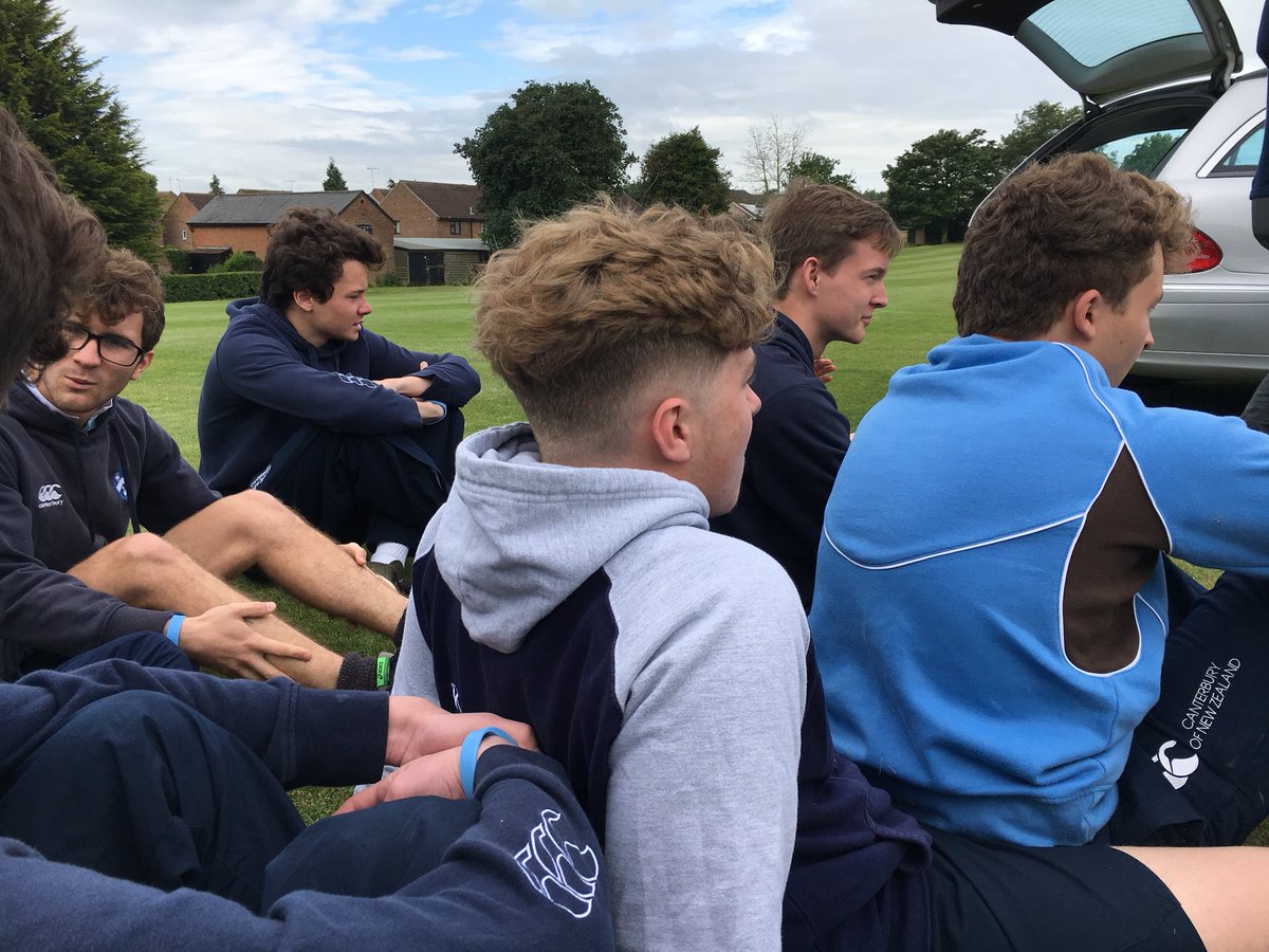 framkerrison's tweet image. #commandtasks #year12leadershiptraining Kerrison's finest get ready for the day!