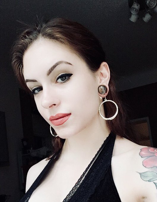 Party looks https://t.co/ox6sZ7obC9<a href="/tag/hotteacher"class="tags"><span>#hotteacher</span></a>