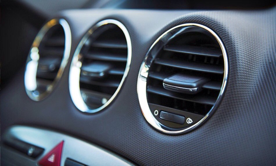 instamant_'s tweet photo. #FelizJueves Revisa el aire acondicionado de tu #coche antes de que llegue el #verano https://t.co/XppRixgbo8 #motor #coches #aireacondicionado #vacaciones #tucochesiempreenforma #instamant #blog #apps https://t.co/D9qtM1symR