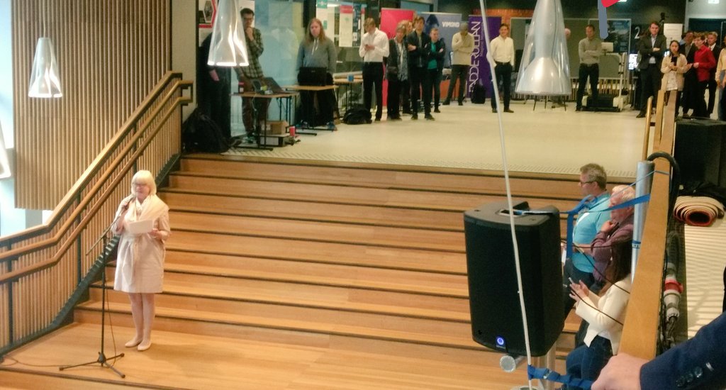 lpbovim's tweet photo. Rektor @BeritRokne åpner #EXPO2018. VR Walk er med I bakgrunnen! Besøk for en leken demonstrasjon av motiverende rehabilitering/trening :)
#SimArena #VRWalk #innovasjon @HRehablab @hvl_no https://t.co/mqpHbDOxvK