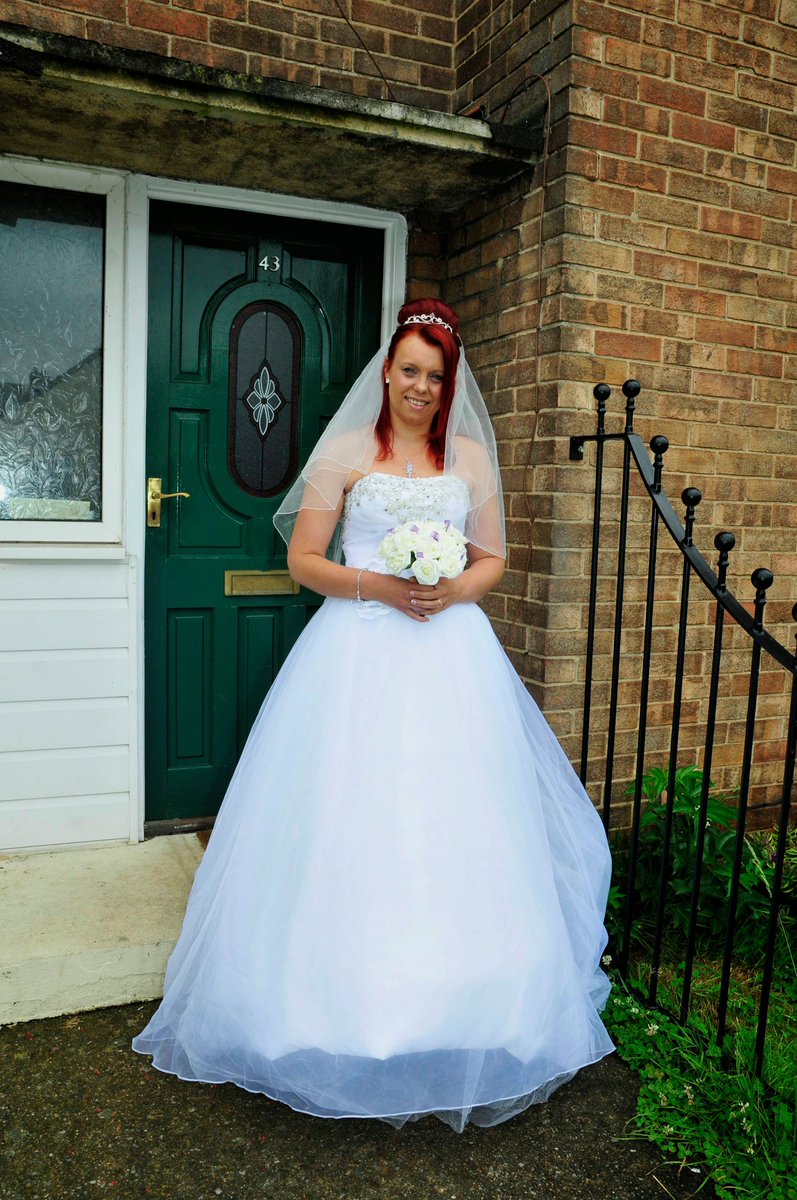 airey87's tweet photo. 4 years ago today this beautiful lady did me the honour of being my wife, I wouldn't change her for the world #myrock #myworld  I couldn't imagine life without her #fabwife n a #brillmum #weddinganniversary love you loads @lounorm09 😘😍💏👫👨‍👩‍👧‍👦💒🎊🎉🎆🎈🌹🌷💗💋 https://t.co/2bivqr8Qm6