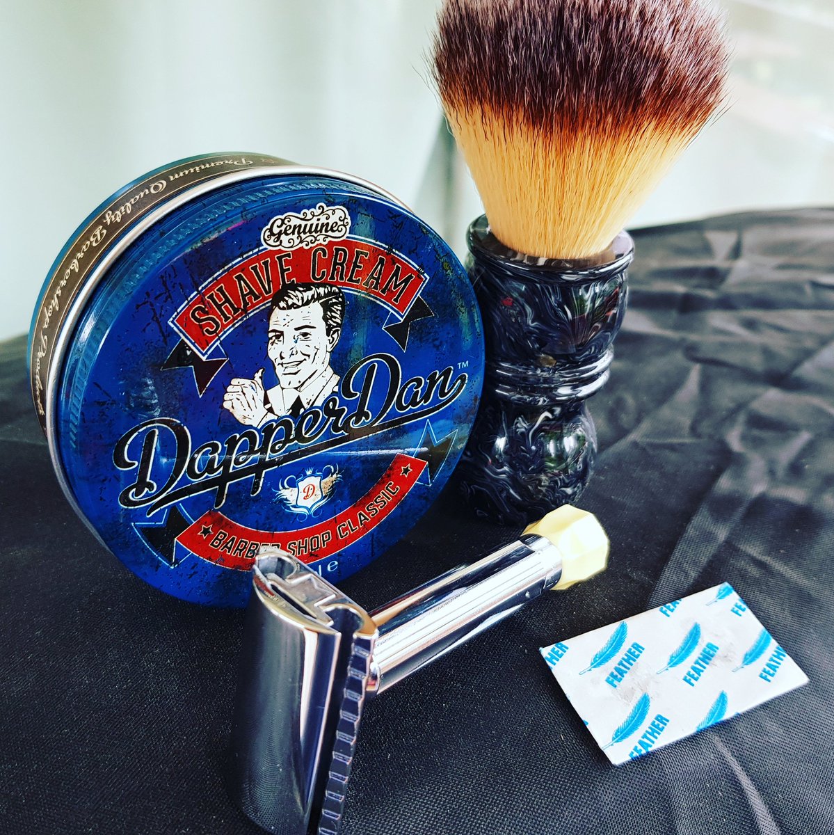 shave7razor's tweet photo. #SOTD #headShave #quickShave #DE #razor #merkür #sollingen #progress #feather #dabberDan #babershopclasic #yaqibrush #synthetic #wetshaving #shaving #shave #wetshave #wetshavers #Thursday #shavelikeaman #shavelikeyourgrandpa #Norway #shave7razor @shave7razor @Allwetshavers https://t.co/g2AXeJ4rKO