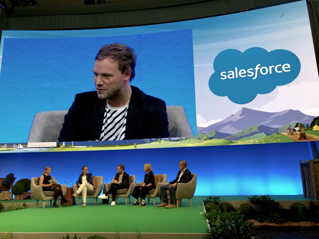 SalesforceDACH's tweet photo. Eine kleine Idee für ein #Startup, eine große Idee für uns alle - auf unserer d!talk Stage diskutieren die #trailblazer @toberhaag von @wysker_, @Susandanziger von @ziggeoinc &amp; Sandra Raßfeld von @Thermondo, wie man aus mutigen Ideen ein erfolgreiches Unternehmen macht. #CEBIT18 https://t.co/rMJBj1ZcW6